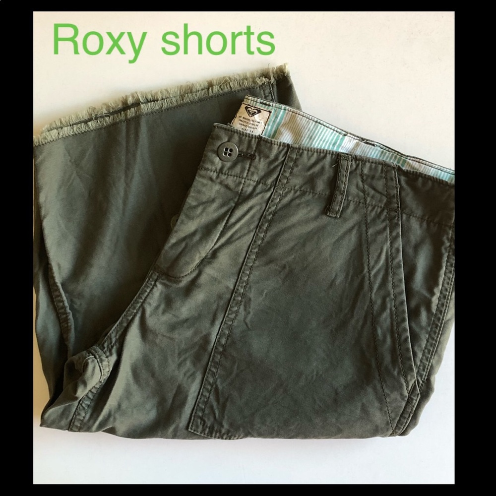 Roxy utility style shorts excellent condition 💖